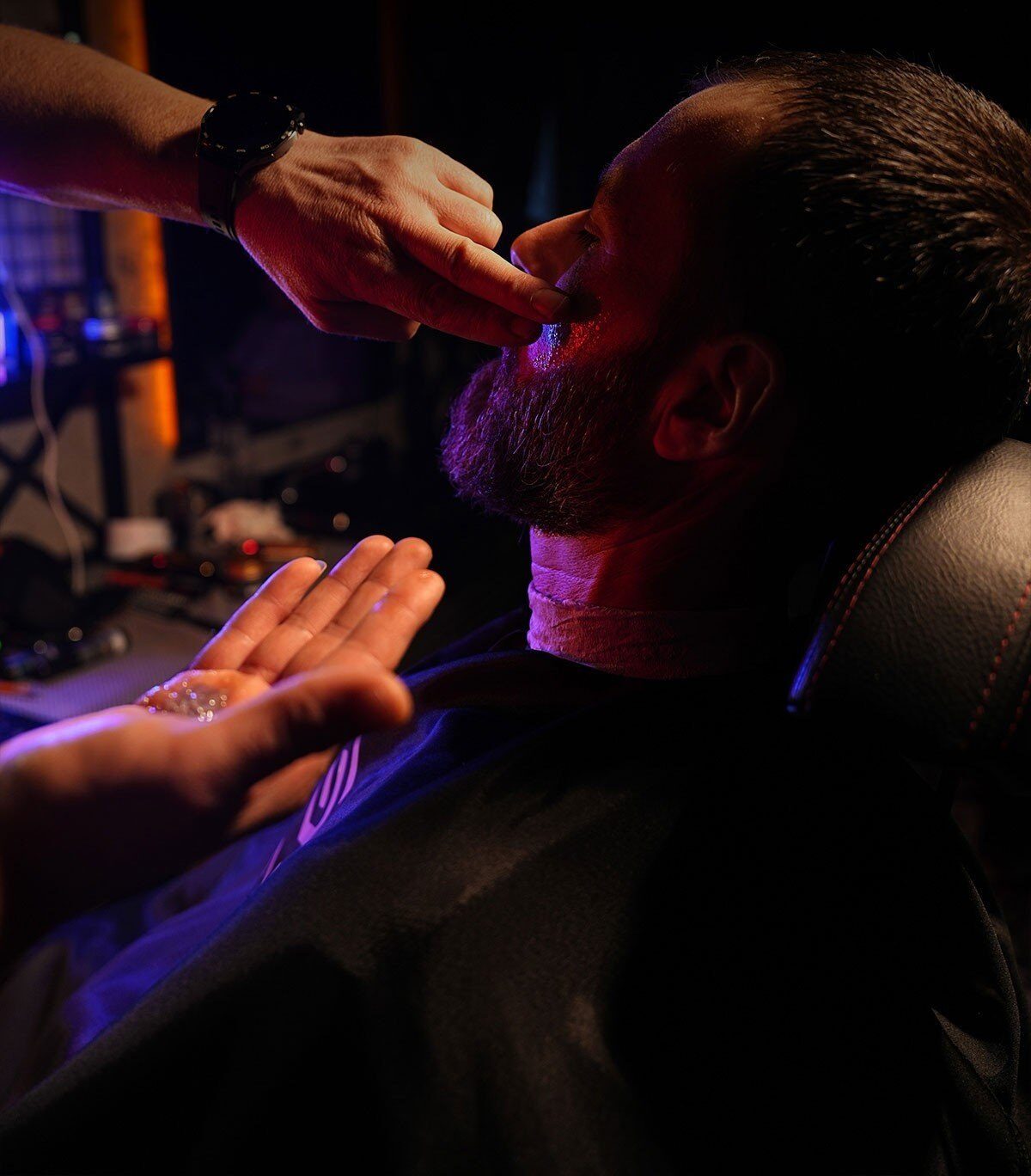 Barber applying SINEP shaving gel to a client's beard